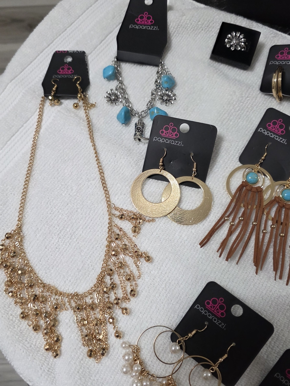 Lot of 24 Paparazzi Jewelry Pieces - Picture 8 of 13